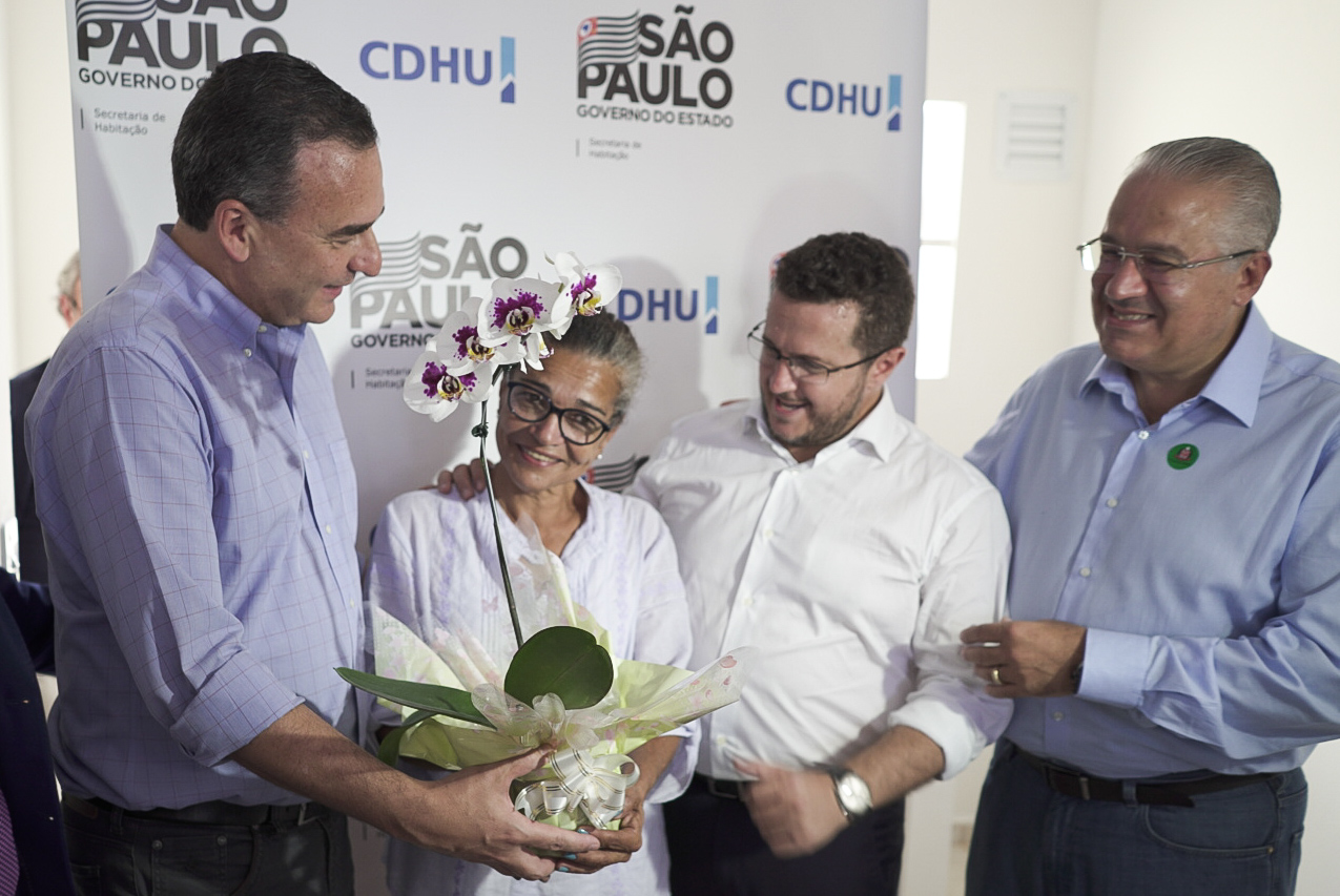 188 casas da CDHU são entregues para famílias de Ibiúna 188 casas da CDHU são entregues para famílias de Ibiúna