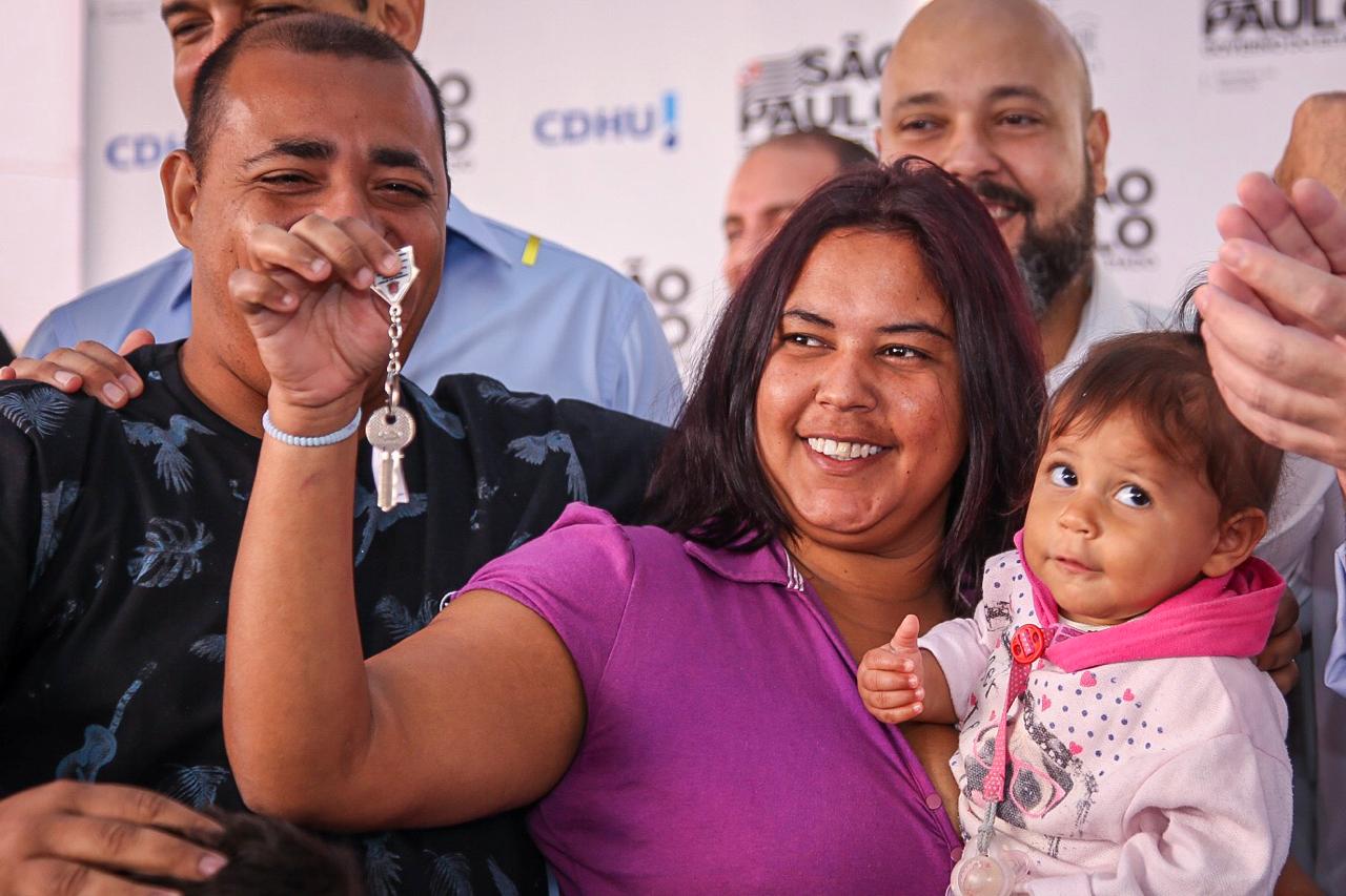165 famílias recebem as chaves de suas moradias em Santos 165 famílias recebem as chaves de suas moradias em Santos