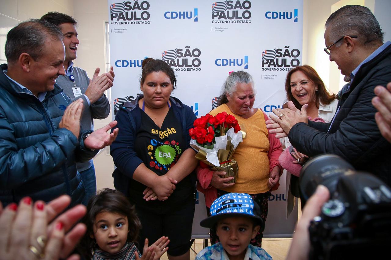 CDHU entrega casas para famílias de Tatuí, região de Sorocaba CDHU entrega casas para famílias de Tatuí, região de Sorocaba