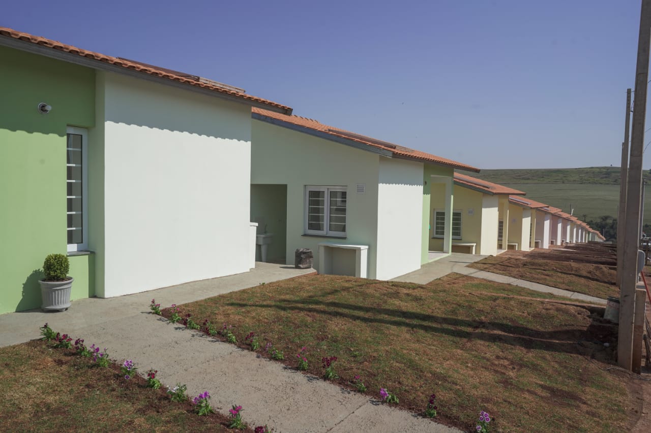 Arandu recebe as chaves de 202 casas da CDHU Arandu recebe as chaves de 202 casas da CDHU