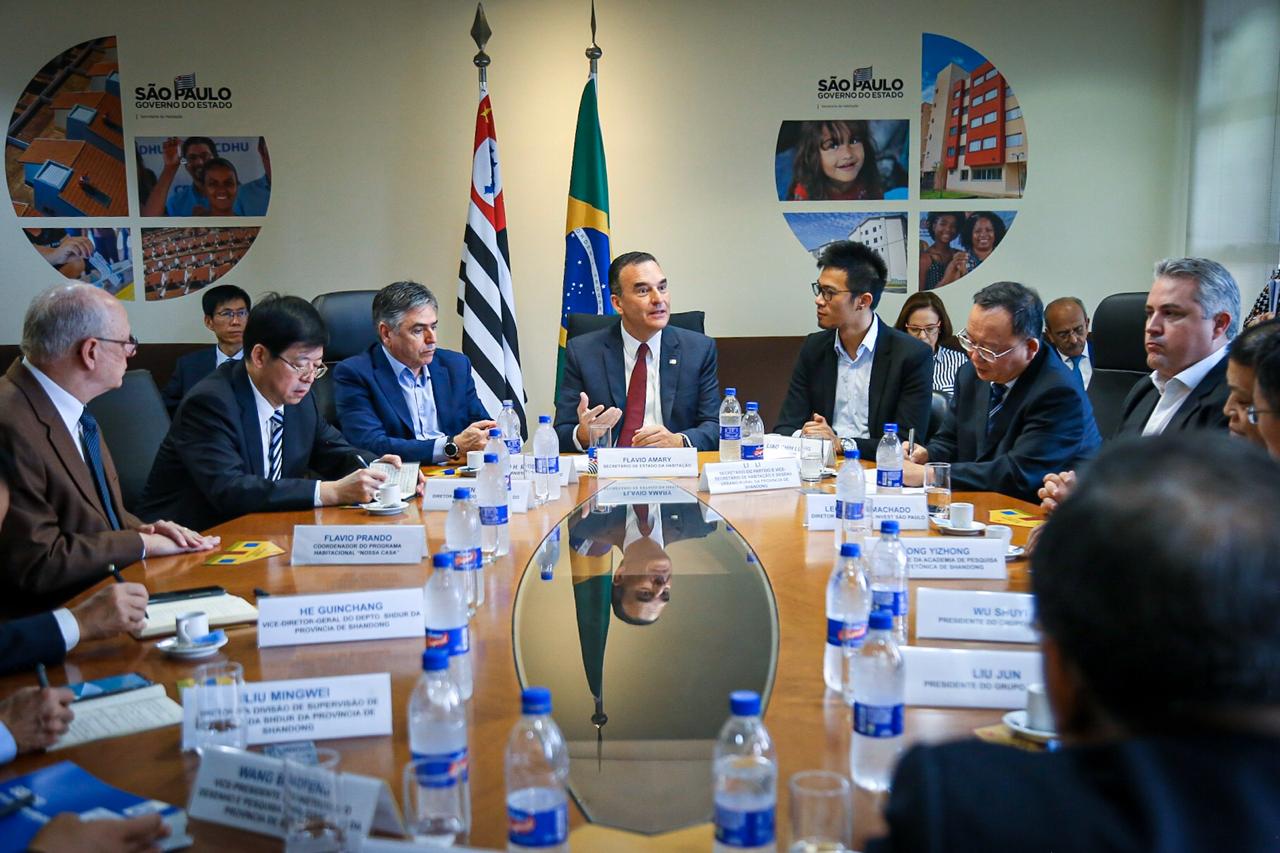 Comitiva de empresários e representantes do governo da China conhecem área habitacional do Estado Comitiva de empresários e representantes do governo da China conhecem área habitacional do Estado