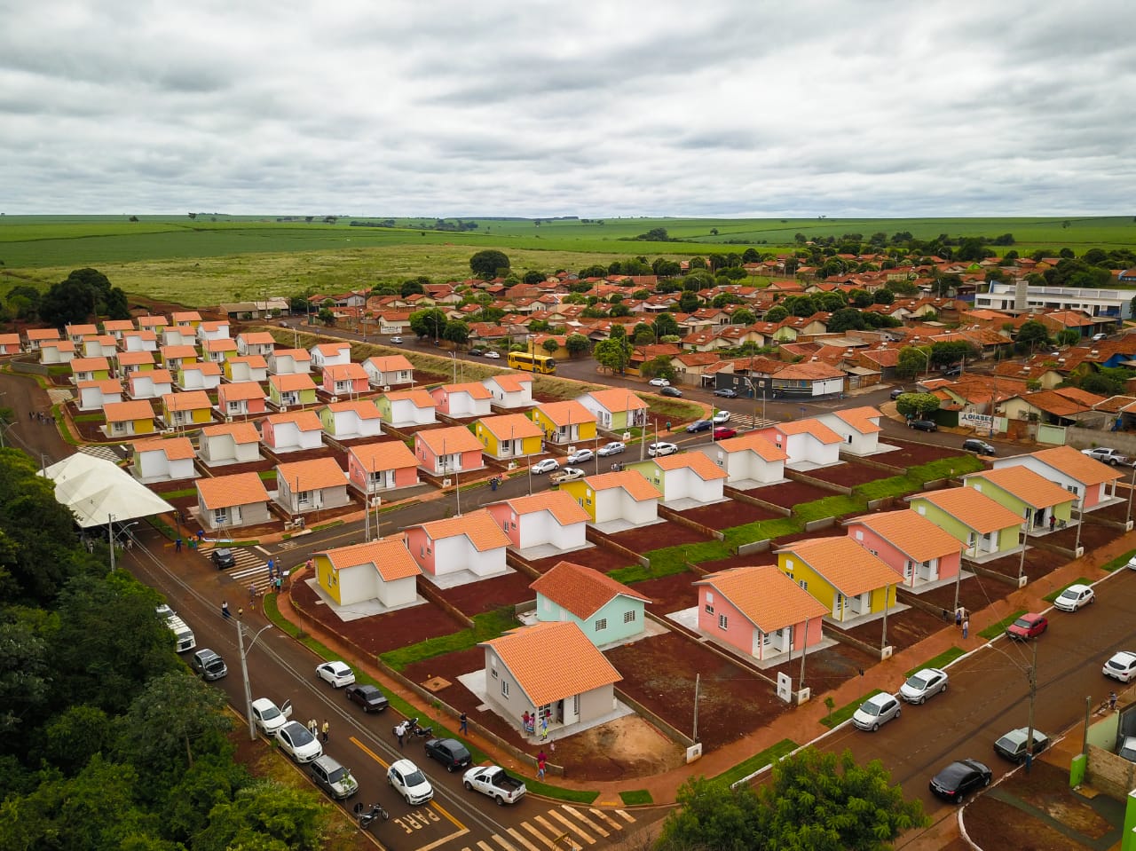 58 casas da CDHU são entregues em Tarumã 58 casas da CDHU são entregues em Tarumã