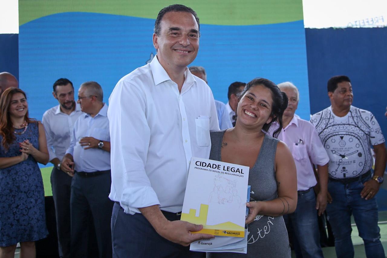 Cidade Legal entrega novos 181 títulos de propriedade a famílias do Guarujá Cidade Legal entrega novos 181 títulos de propriedade a famílias do Guarujá