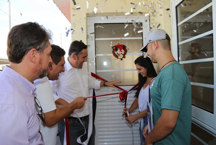 CDHU entrega 68 casas para famílias de Buritama CDHU entrega 68 casas para famílias de Buritama