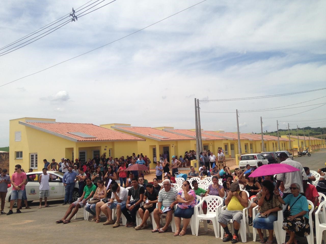 CDHU entrega 89 casas para famílias de Salto de Pirapora CDHU entrega 89 casas para famílias de Salto de Pirapora