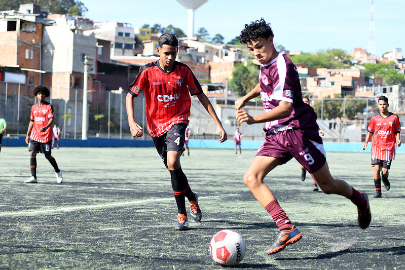 Copa CDHU de Futebol da Zona Leste entra na fase semifinal com disputas acirradas